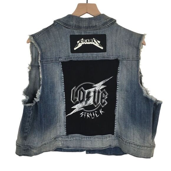 Torrid Patchwork Denim Vest Womens 2x Plus Blue Sleeveless Distressed NWT #G - Picture 9 of 9